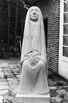 Barlach Foto - Trauernde I - Kirchheimer Muschelkalk - H 145cm