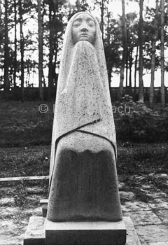 Barlach Foto - Trauernde II - Kirchheimer Muschelkalk - H 142cm